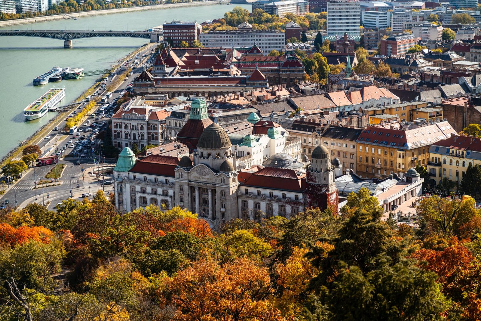 Comparing the thermal baths in a Budapest bath comparison