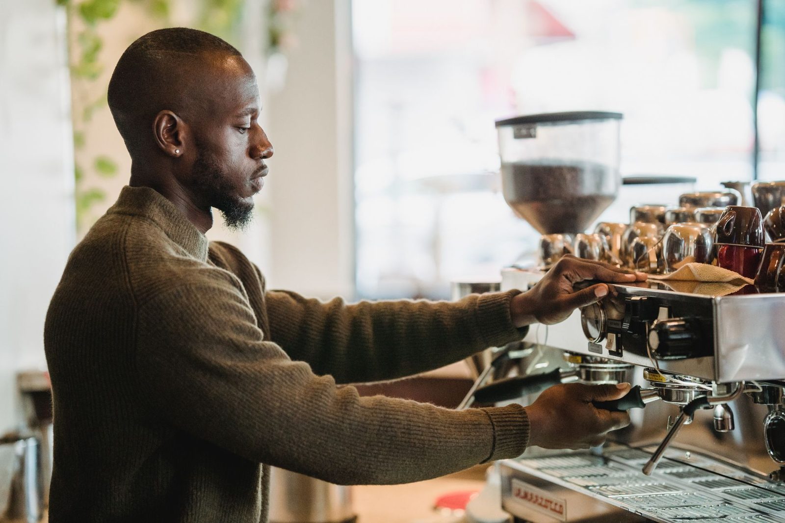 A barista pulling espresso at a third-wave Budapest coffee house