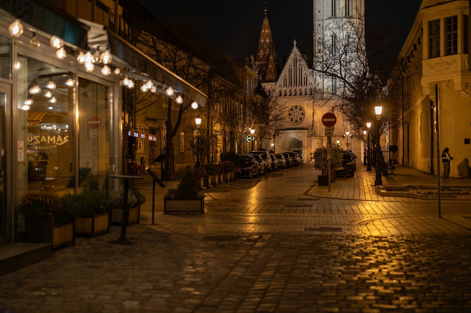 Budapest hostels cluster around the lively Jewish Quarter