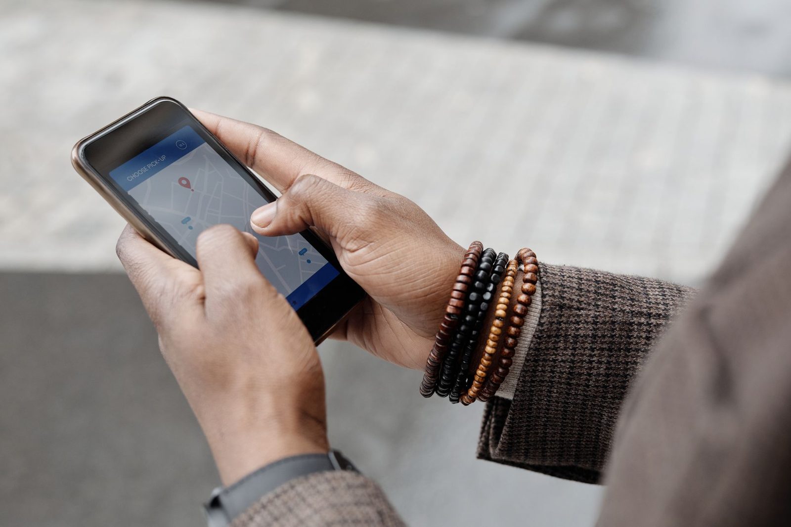 Using mobile data with a Budapest SIM card for maps