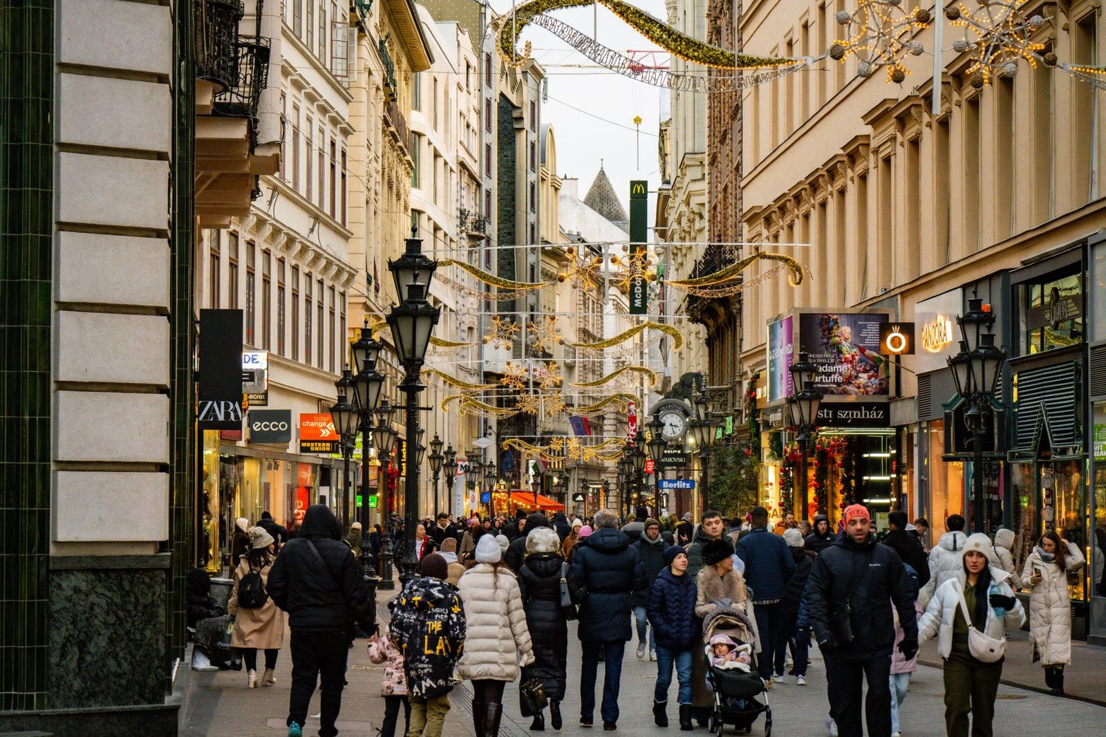 A group on one of the Budapest walking tours