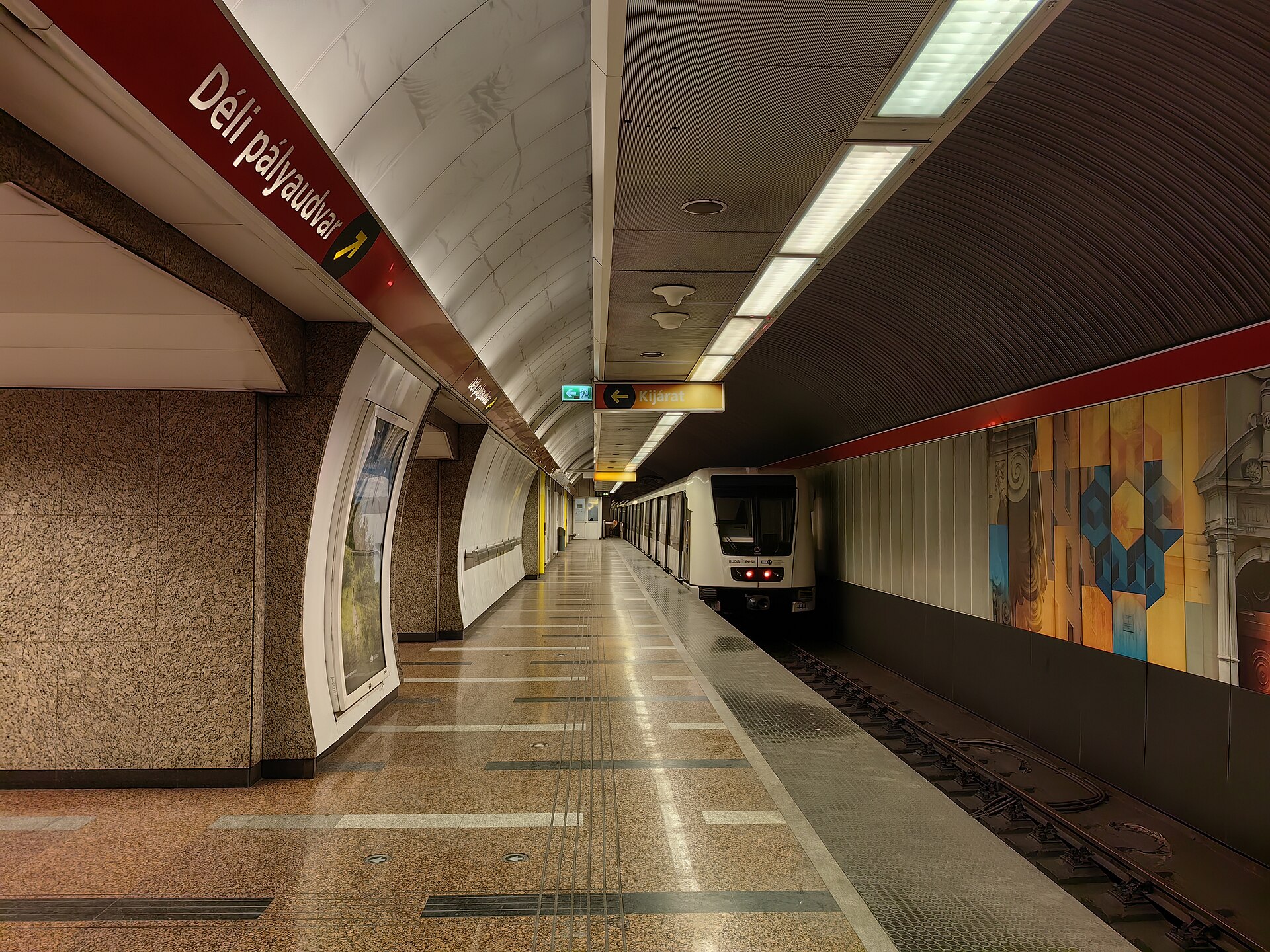 The M2 metro platform at Deli palyaudvar station in Budapest, with a train arriving
