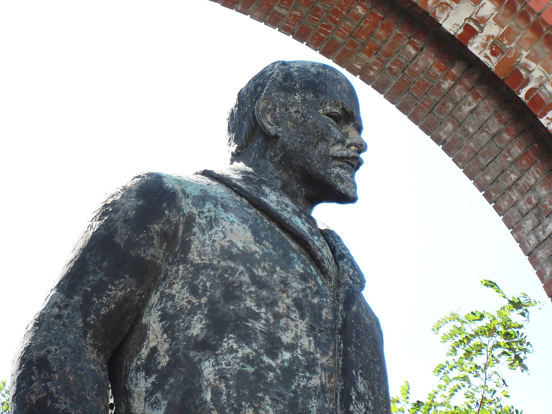 Close-up of a bronze Lenin statue at Memento Park in Budapest