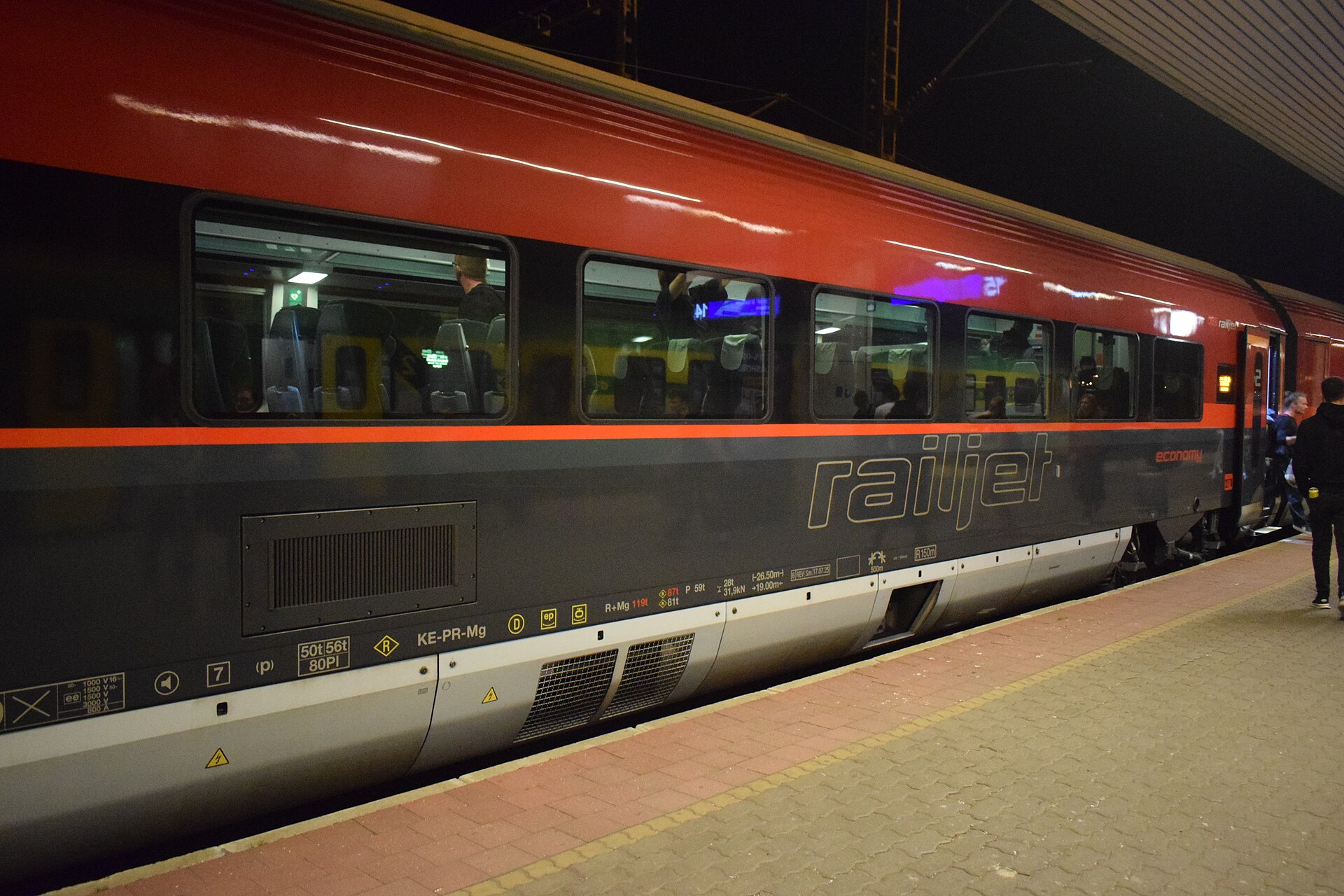 A Railjet economy carriage standing at a platform at Budapest-Kelenföld station at night